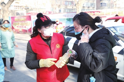 用點滴善舉筑就強大正能量 蘭州市各級道德模范、蘭州好人齊心援助抗擊疫情一線