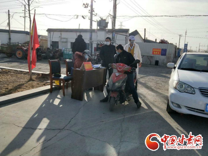 【甘肅全民戰(zhàn)“疫”】酒泉瓜州縣社區(qū)網格員守好一道門服務每戶人