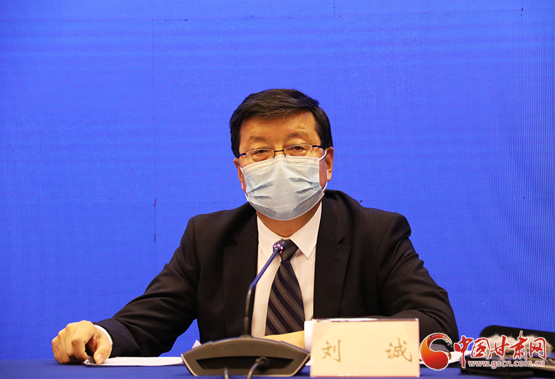 甘肅省人社廳：落實(shí)落細(xì)“四個(gè)確?！贝胧?實(shí)現(xiàn)貧困人口基本養(yǎng)老保險(xiǎn)全覆蓋（圖）