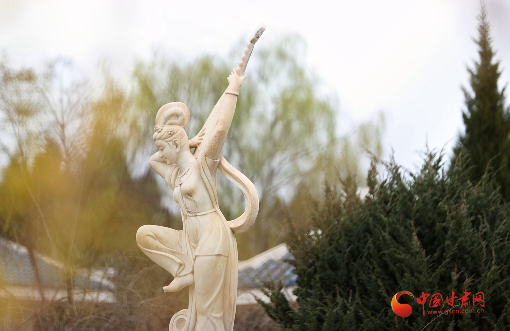 賞花季|蘭州植物園：滿(mǎn)園春色百花開(kāi) 猶抱琵琶等君來(lái)