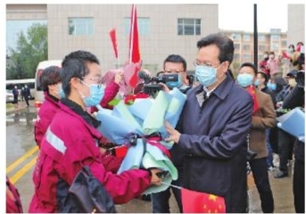 慶陽市第二、三批支援湖北醫(yī)療隊12名隊員凱旋