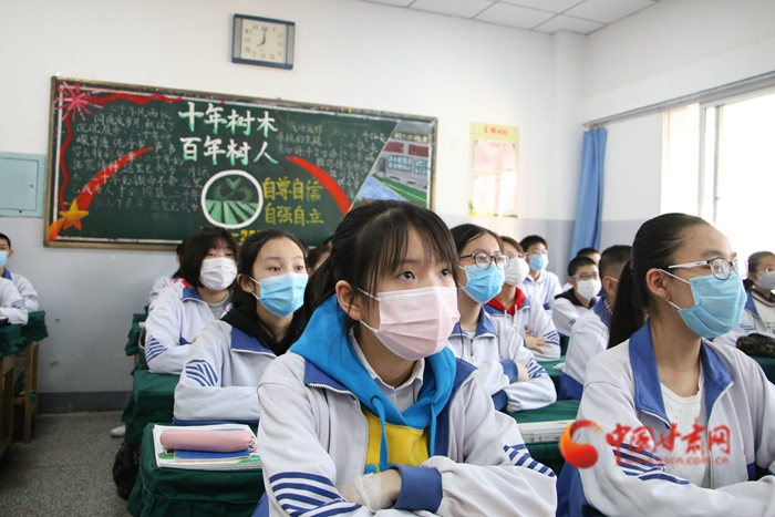 按下“重啟鍵” 蘭州初三學(xué)子迎來開學(xué)第一天（視頻）