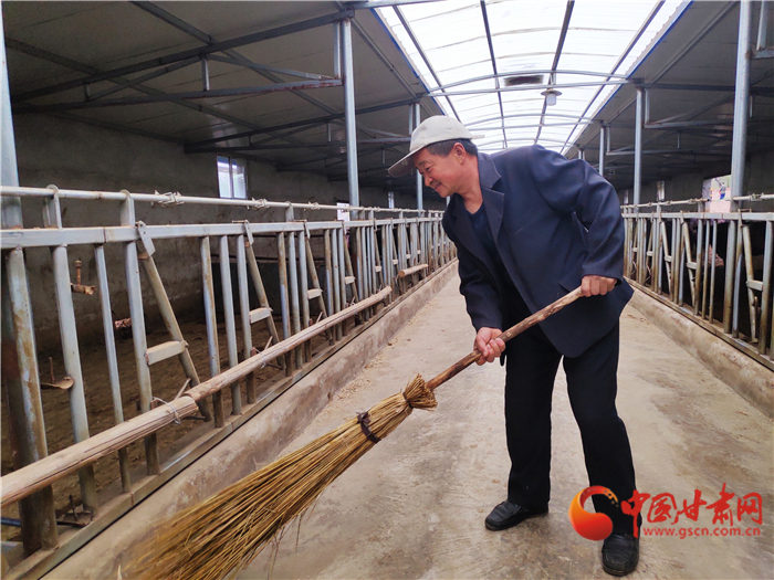 【甘肅省決戰(zhàn)決勝脫貧攻堅】脫貧戶李明堂：脫貧也光榮 幸?？侩p手