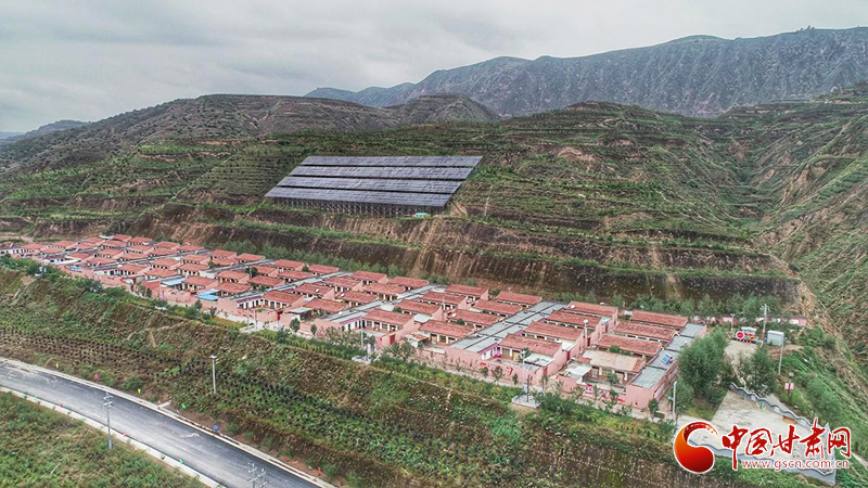 【跟著總書記看甘肅】布楞溝村：水引來了，路修通了，新農(nóng)村建起來了（圖）