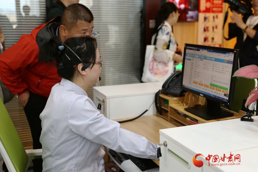 【走向我們的小康生活】蘭州：虛擬養(yǎng)老院托起幸?！跋﹃柤t”