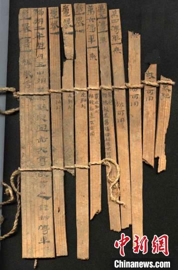 圖為藏于敦煌博物館內(nèi)的漢代簡(jiǎn)牘。敦煌市委宣傳部供圖