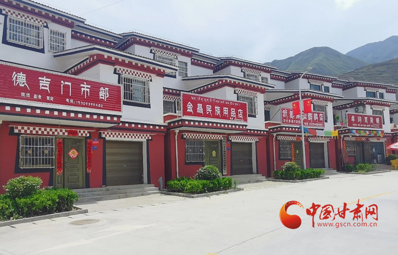 武都坪埡鄉(xiāng)：美麗安置區(qū) 綻放“幸?；ā?>
        </a><em>武都坪埡鄉(xiāng)：美麗安置區(qū) 綻放“幸?；ā?/em></li>
    <li><a  target=