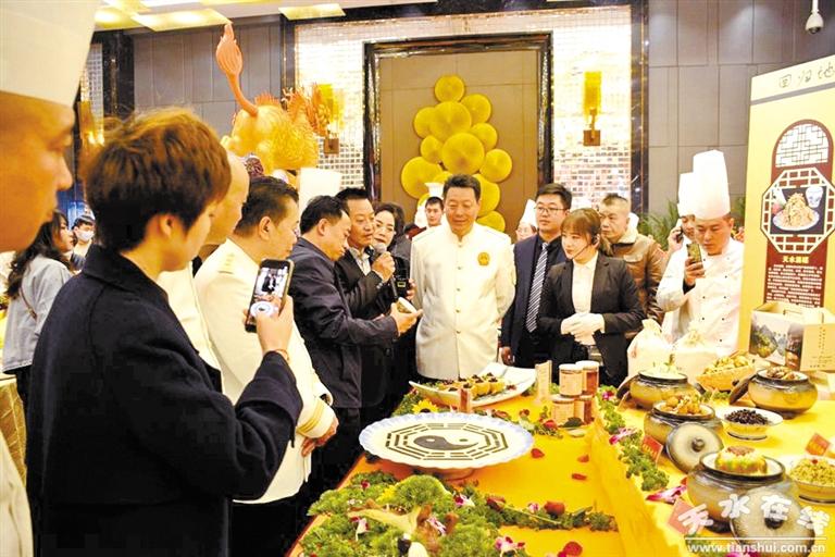 隴菜藝術(shù)盛典聚焦隴菜經(jīng)濟(jì)新成就——中國(guó)烹飪大師、甘肅省隴菜協(xié)會(huì)會(huì)長(zhǎng)趙長(zhǎng)安專(zhuān)訪