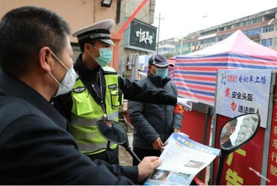 蘭州城關交警深入轄區(qū)客運企業(yè)筑牢交通安全防線