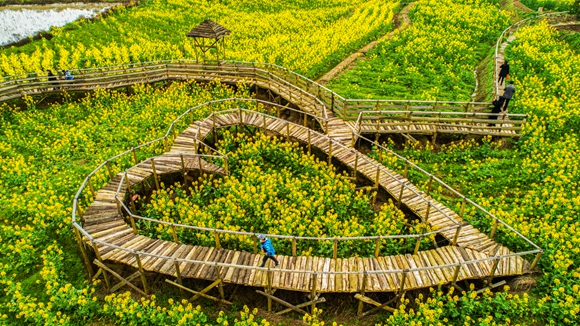 “心”型廊橋。廖濤 攝