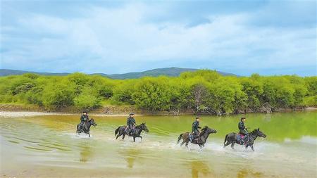 草原騎警，牧民心中的親人——記瑪曲縣公安局草原騎警大隊