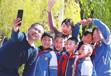 培育教師隊伍高質(zhì)量發(fā)展新生態(tài)——甘肅省教師隊伍建設發(fā)展側(cè)記