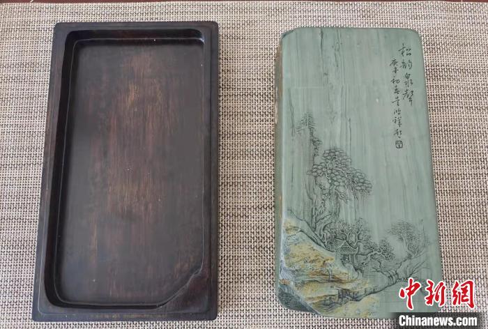 圖為盧保勝為提升洮硯文化內(nèi)涵，制作“一硯一銘、一盒一拓”成品展示。　張婧 攝