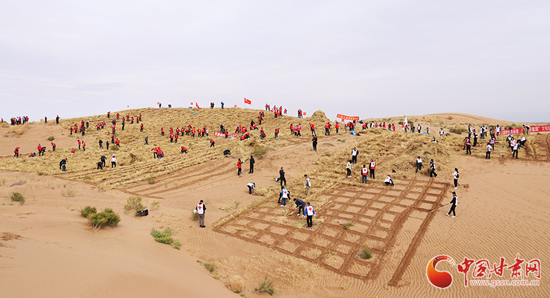 甘肅省委宣傳部、省文明辦、省志愿服務聯(lián)合會在古浪縣舉行壓沙主題文明實踐志愿服務活動