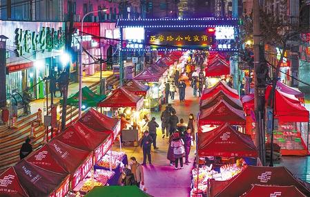 蘭州市城關(guān)區(qū)正寧路小吃夜市、南關(guān)民族風(fēng)味一條街恢復(fù)營業(yè)