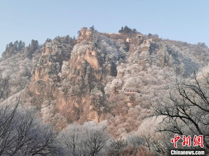 圖為崆峒山霧凇景色?！⌒煺袢A 攝