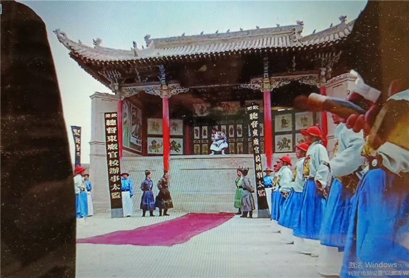 電影《新龍門客?！菲^之關(guān)城清代戲臺特寫