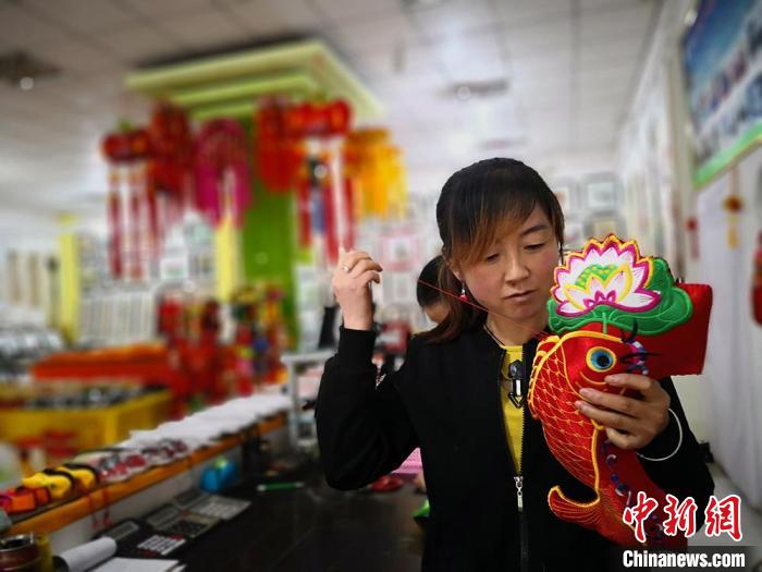 圖為“非遺”產品展示。(資料圖) 魏建軍 攝