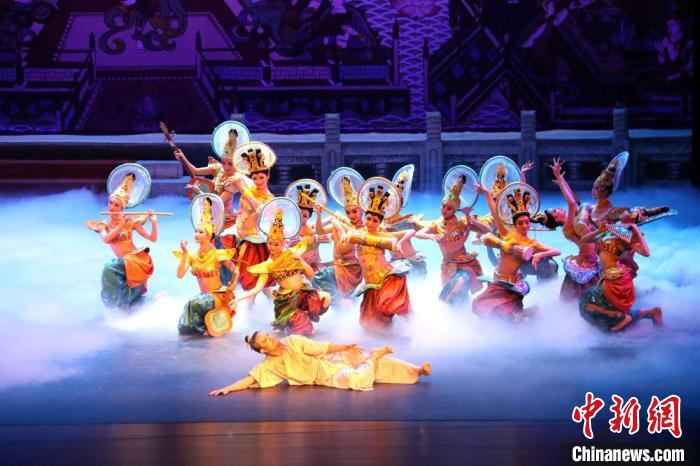 《絲路花雨》在敦煌大劇院演出。(資料圖) 敦煌市委宣傳部供圖