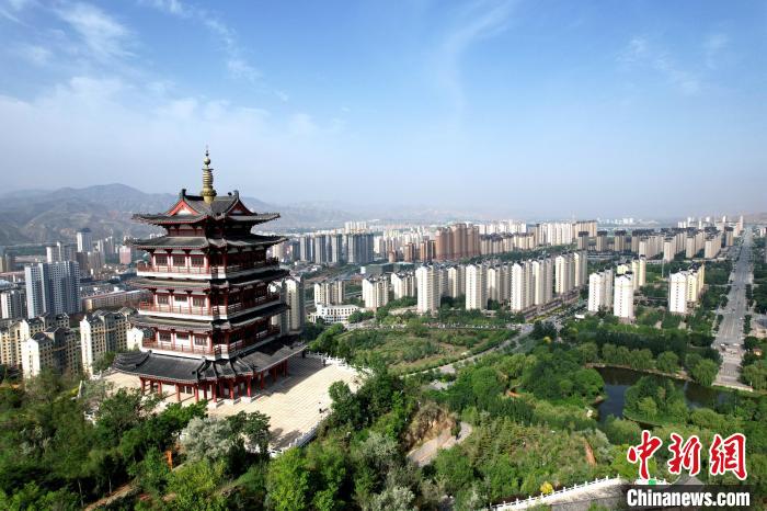 圖為航拍樂(lè)都區(qū)朝陽(yáng)山片區(qū)?！⊙Φ?攝