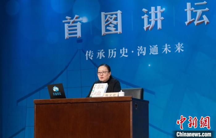 敦煌研究院文化弘揚部講解科科長韓文君?！『衔乃嚦霭嫔绻﹫D