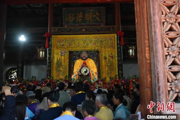 6月21日，2024(甲辰)年公祭中華人文始祖伏羲大典在甘肅天水舉行，來自海峽兩岸及港澳地區(qū)約500人現(xiàn)場共祭中華人文始祖伏羲。中新社記者 李亞龍 攝