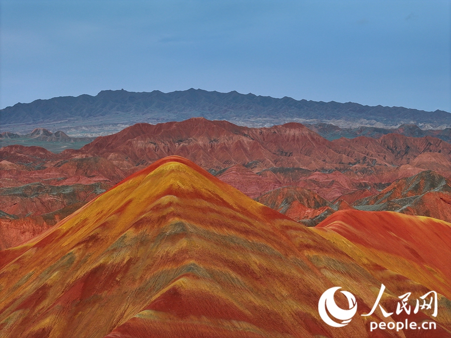 雨后的七彩丹霞，顏色格外艷麗。人民網(wǎng)記者 李根攝